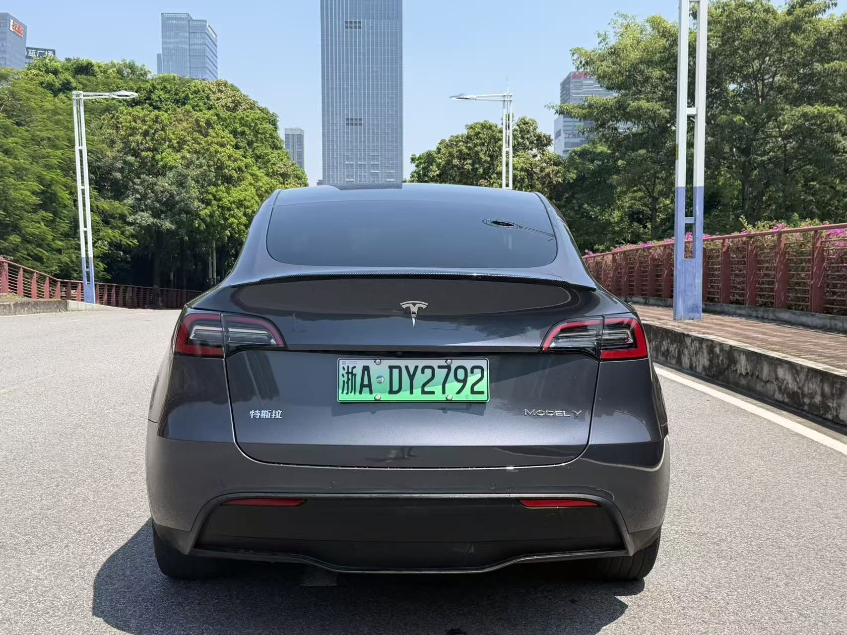 Tesla Model Y 2021 #4 Tesla Model Y 2021 car image #4