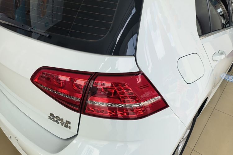 Volkswagen Golf 2017 car image #8