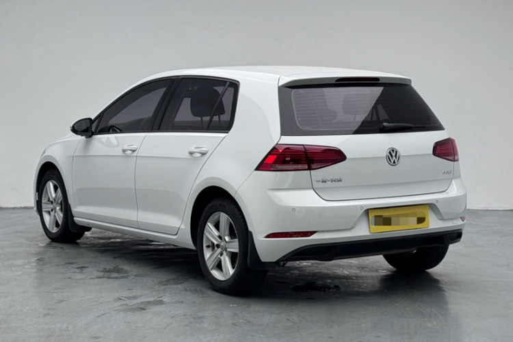 Volkswagen Golf 2018 car image #5