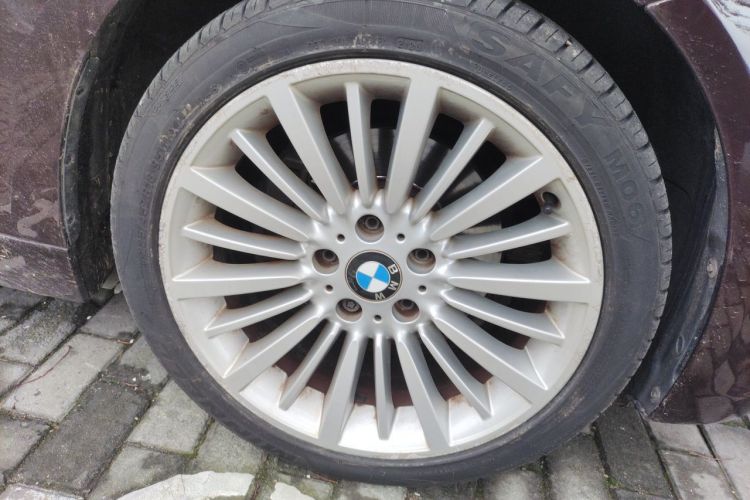 BMW 3 Series 2018 car image #6
