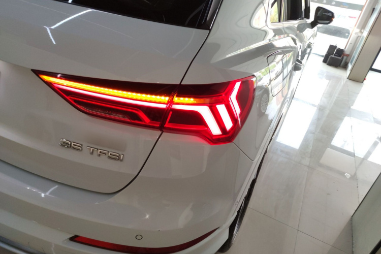 Audi Q3 2021 car image #8