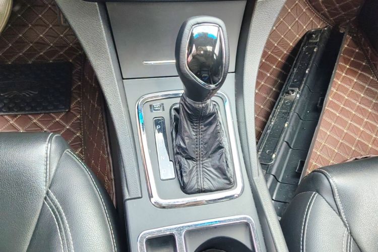 GEELY Emgrand 2017 car image #14