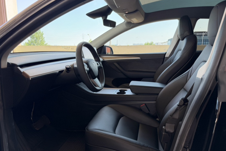 Tesla Model Y 2023 #8 Tesla Model Y 2023 car image #8