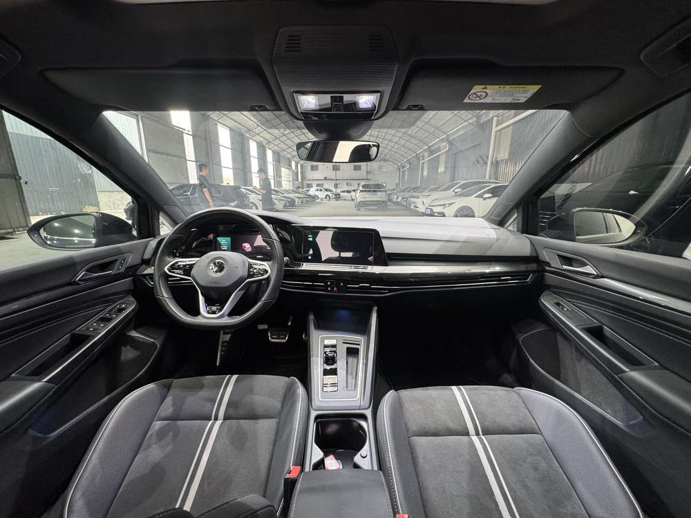 Volkswagen Golf 2022 car image #7