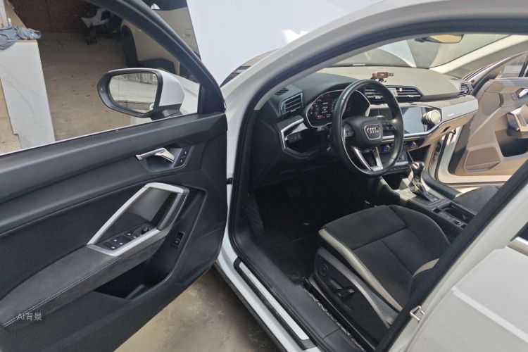 Audi Q3 2020 car image #18