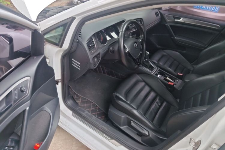 Volkswagen Golf 2015 car image #12