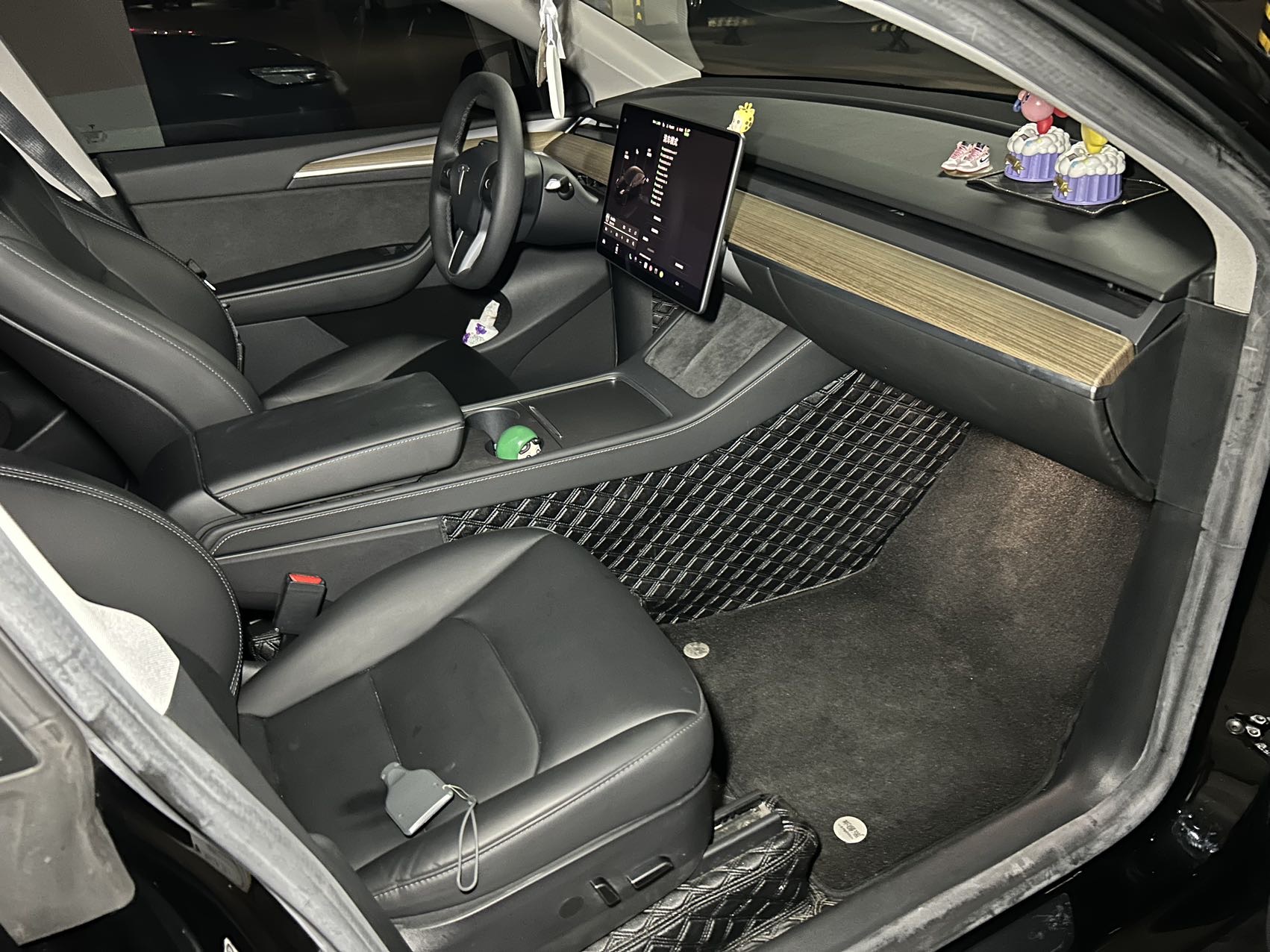 Tesla Model Y 2022 #8 Tesla Model Y 2022 car image #8