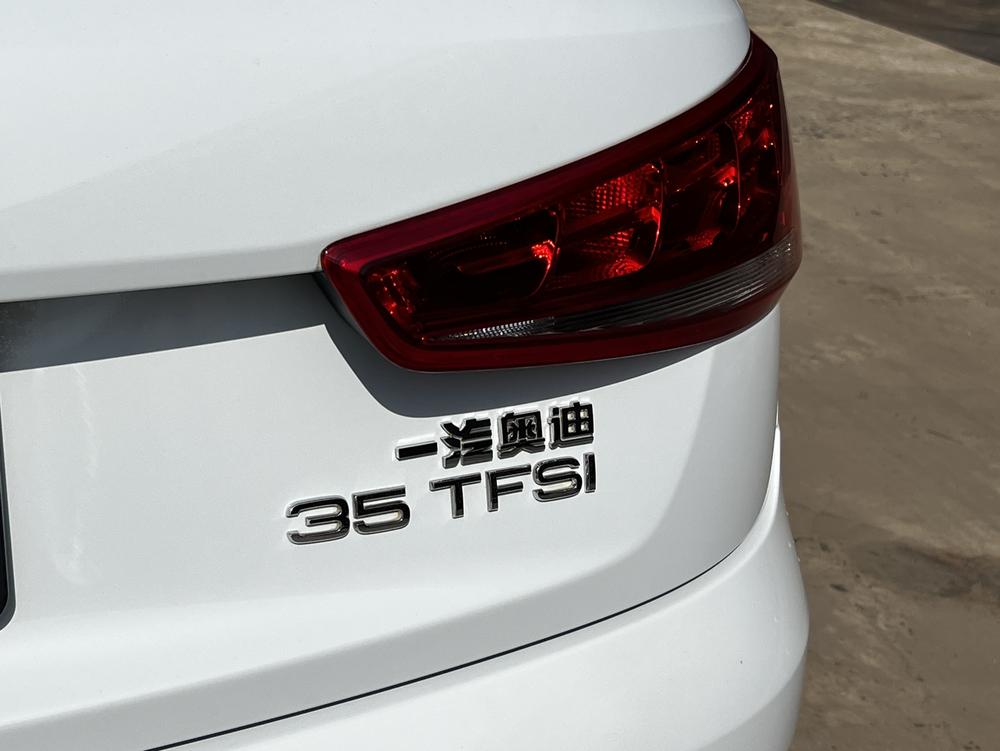 Audi Q3 2014 car image #10