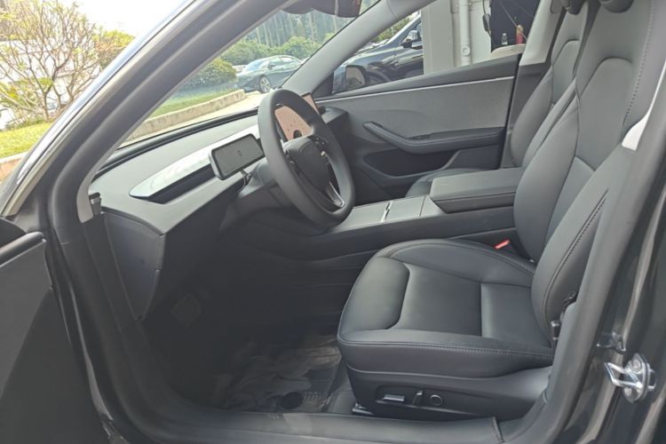 Tesla Model 3 2024 car image #19