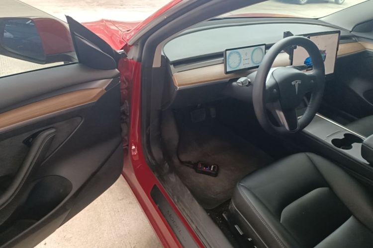 Tesla Model 3 2022 car image #16