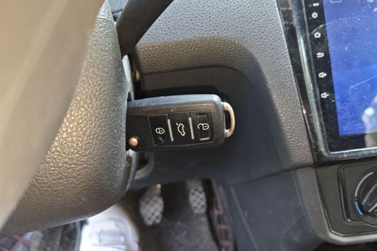 Volkswagen Santana 2017 car image #9