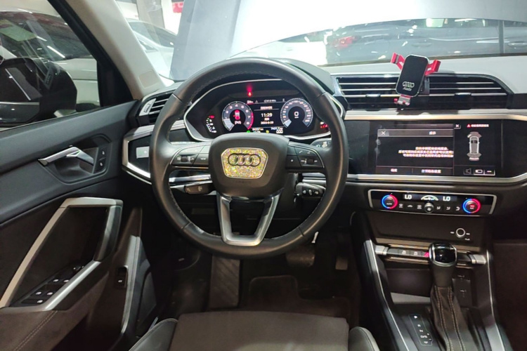 Audi Q3 2023 car image #11