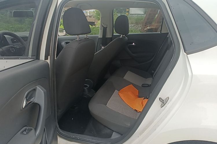 Volkswagen Polo 2016 car image #17