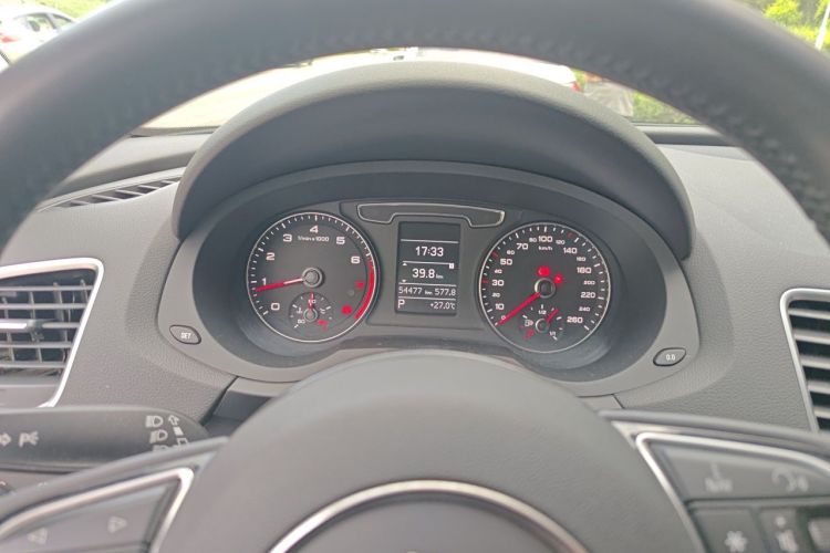Audi Q3 2018 car image #12