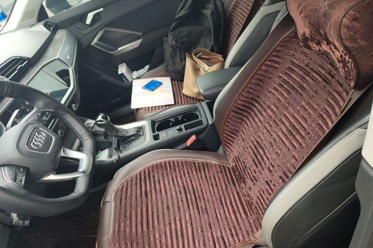 Audi Q3 2020 car image #17