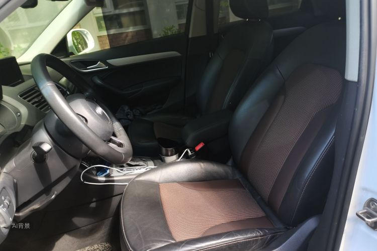 Audi Q3 2018 car image #17