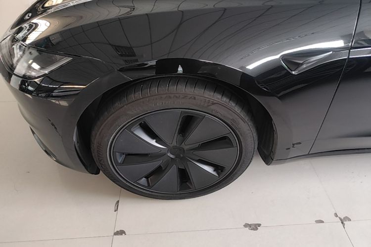 Tesla Model 3 2026 immagine di auto #9