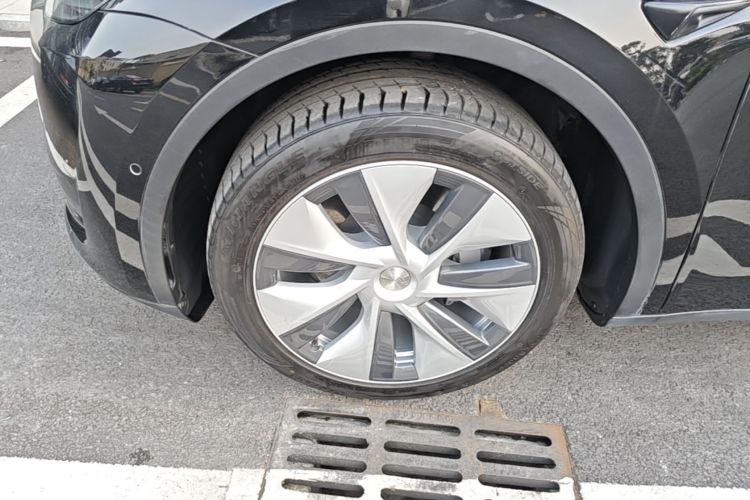 Tesla Model Y 2022 immagine di auto #9