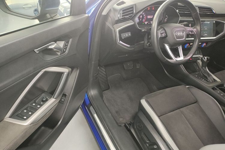 Audi Q3 2021 car image #12