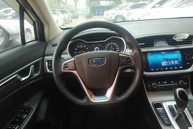 GEELY Emgrand GS 2018 изображение автомобиля #11