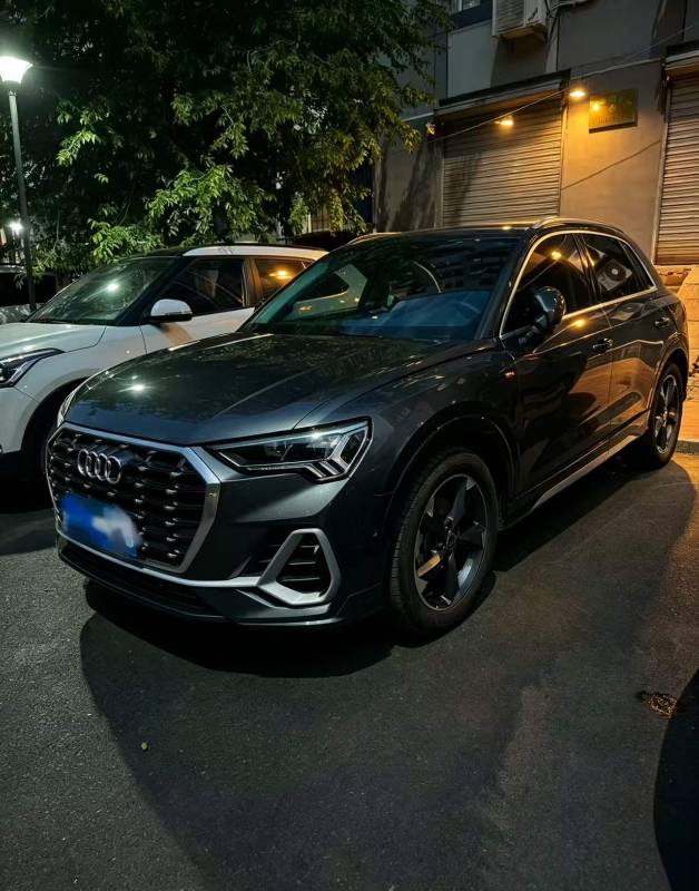 Audi Q3 2023 immagine di auto 