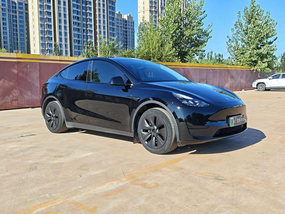 Tesla Model Y 2023 #3 Tesla Model Y 2023 car image #3