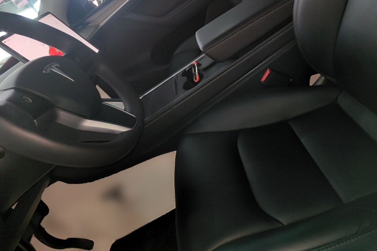 Tesla Model Y 2023 car image #15