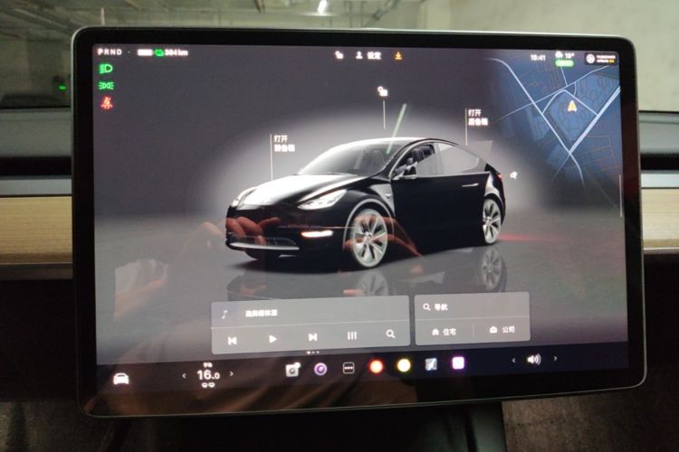 Tesla Model Y 2023 car image #13