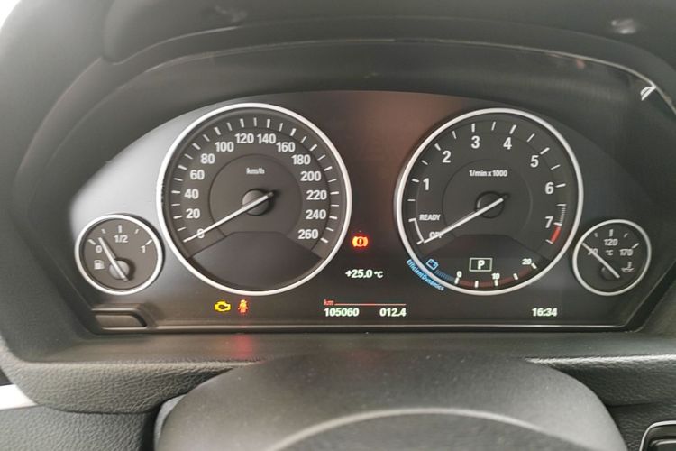 BMW 3 Series 2018 car image #12