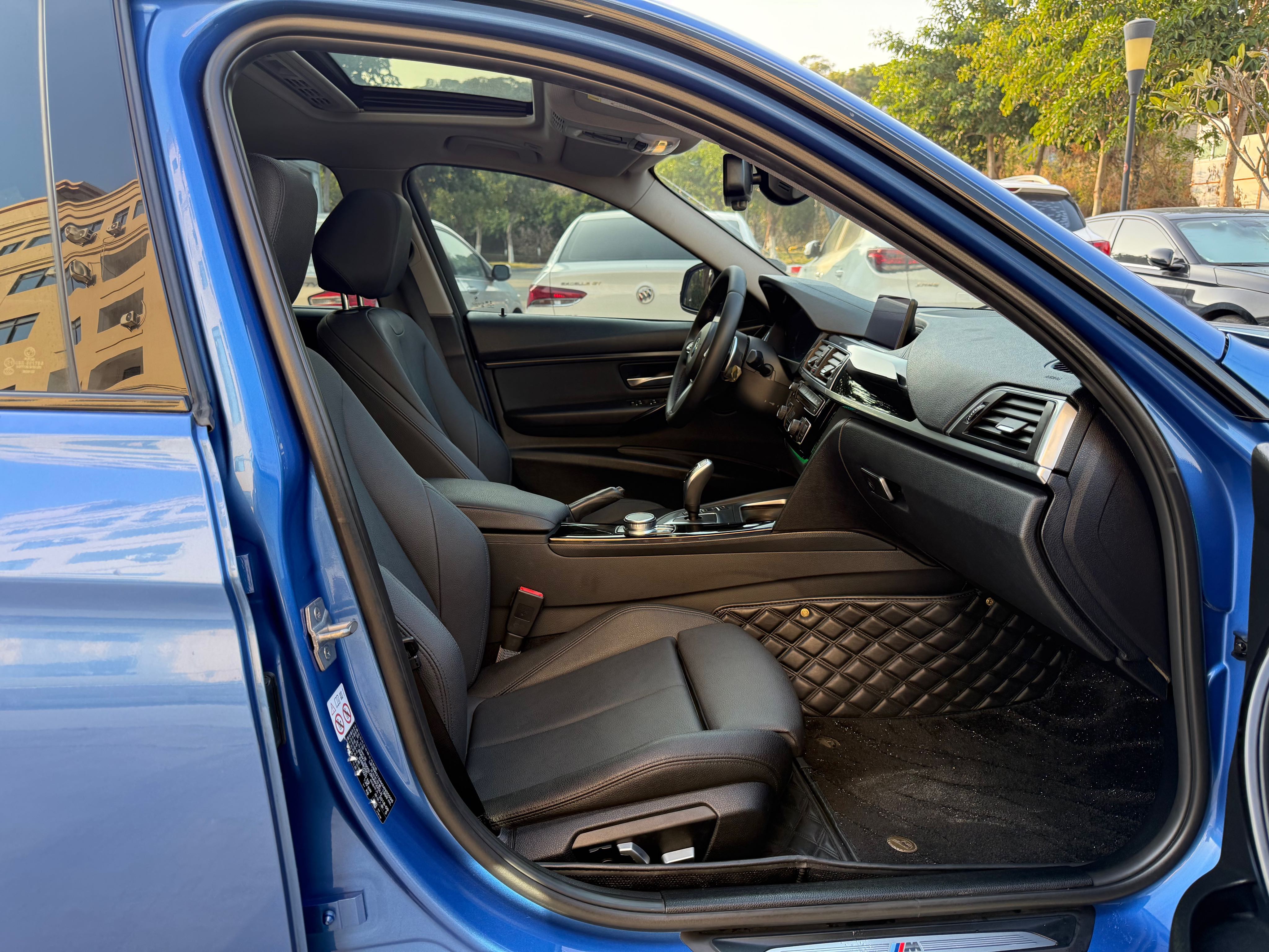 BMW 3 Series 2018 car image #8