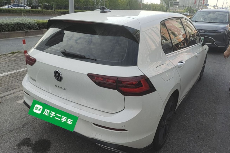 Volkswagen Golf 2024 car image #7
