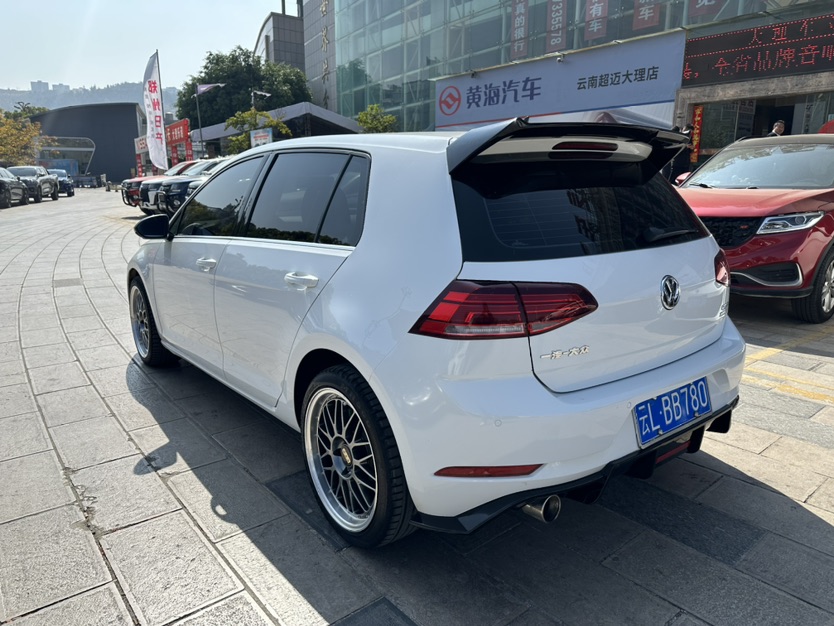 Volkswagen Golf 2020 car image #7