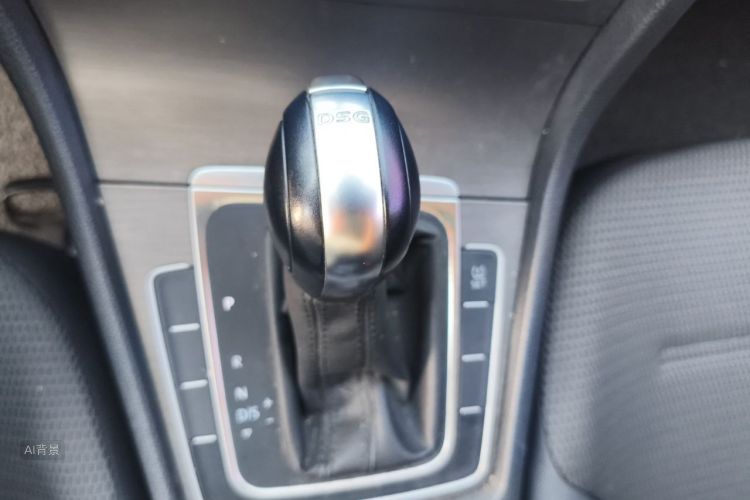 Volkswagen Golf 2015 car image #16