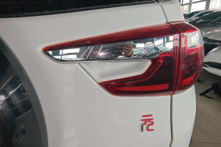 BYD Yuan 2017 #8 BYD Yuan 2017 car image #8