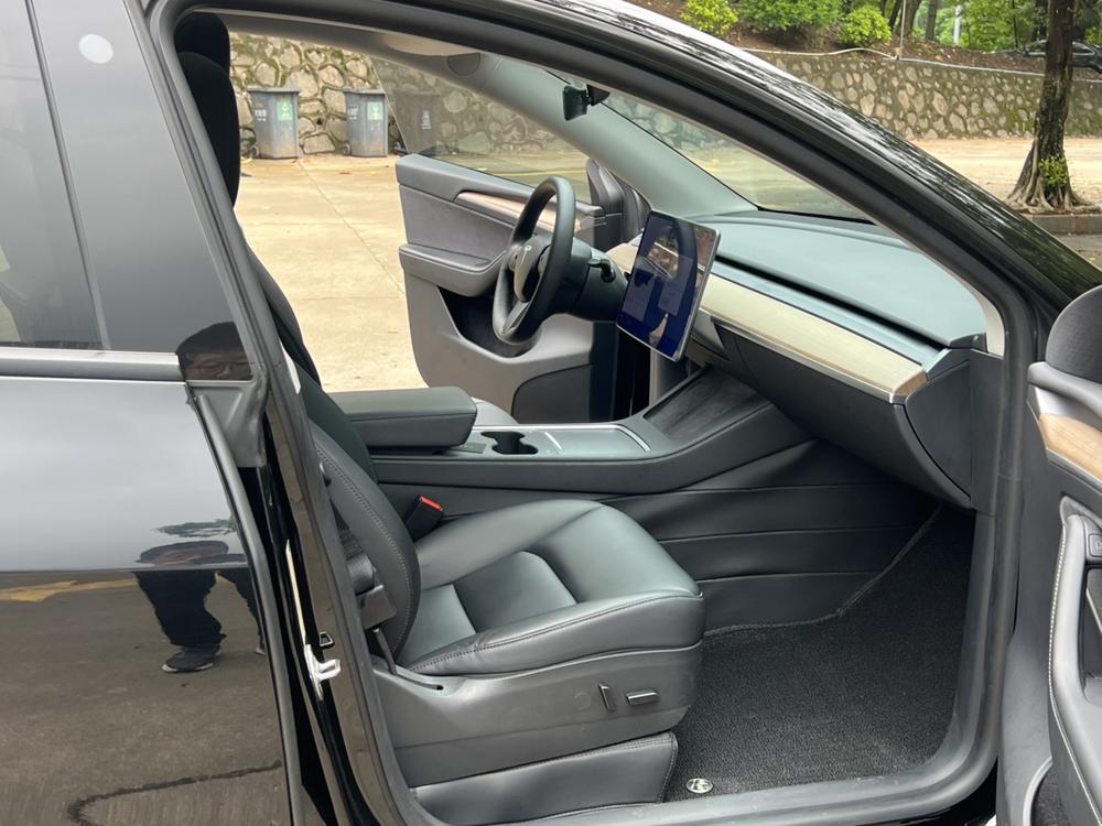 Tesla Model Y 2022 car image #23