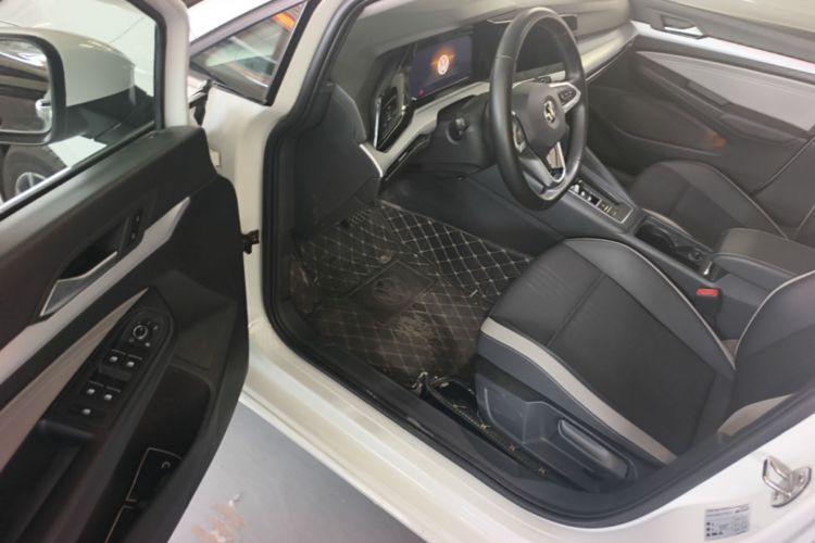 Volkswagen Golf 2021 car image #16