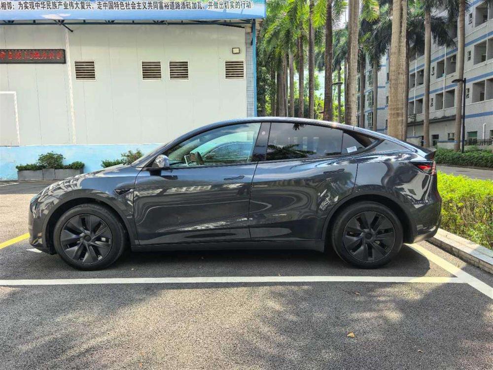 Tesla Model Y 2024 #4 Tesla Model Y 2024 car image #4