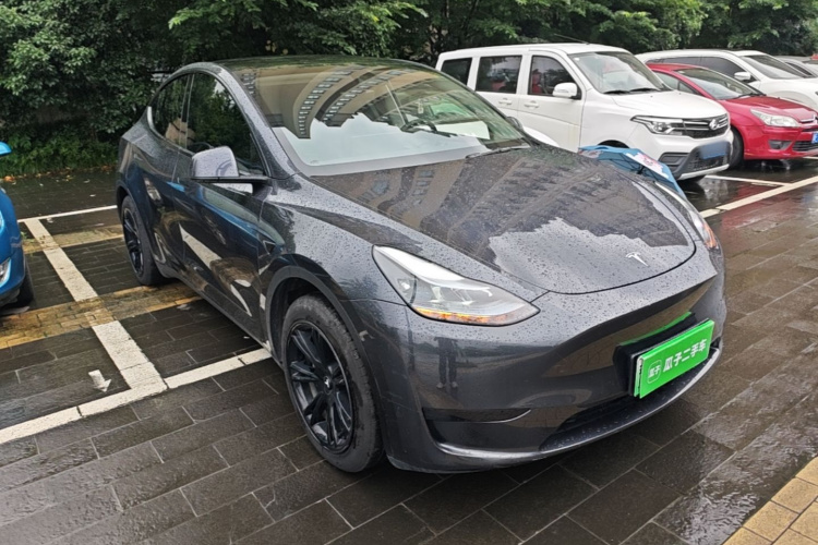 Tesla Model Y 2024 #4 Tesla Model Y 2024 car image #4