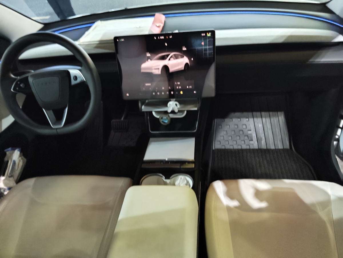 Tesla Model Y 2025 #7 Tesla Model Y 2025 immagine di auto #7
