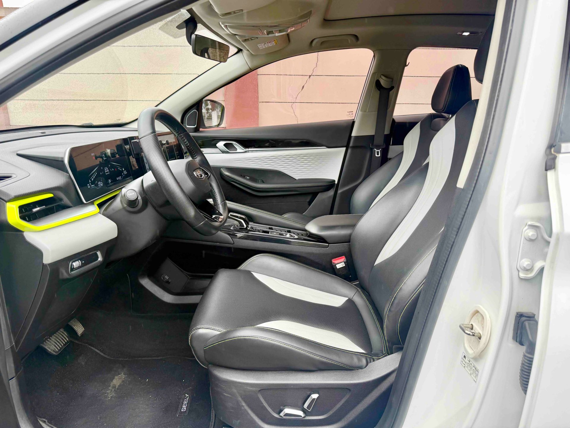 GEELY Coolray 2023 immagine di auto #5