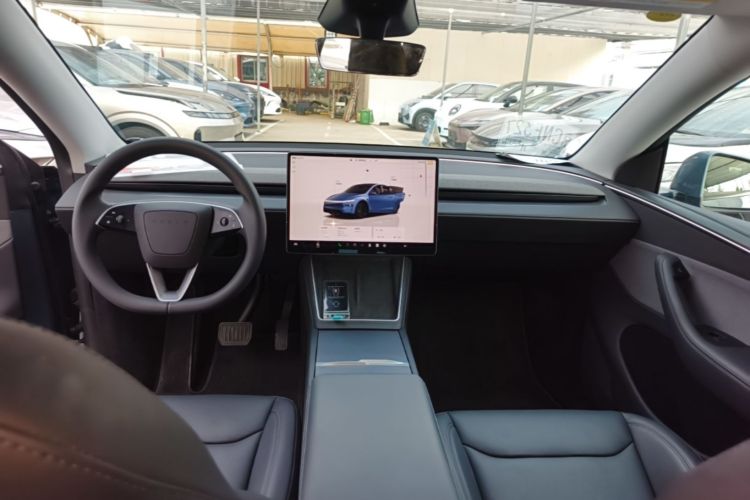 Tesla Model Y 2025 #11 Tesla Model Y 2025 car image #11