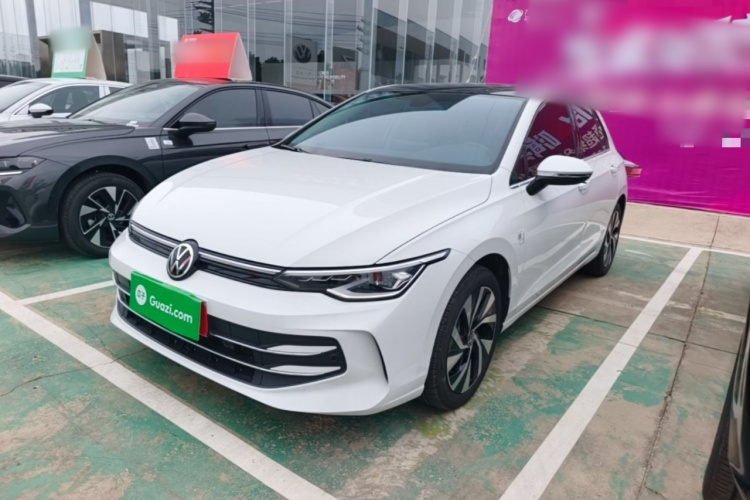 Volkswagen Golf 2025 car image #2
