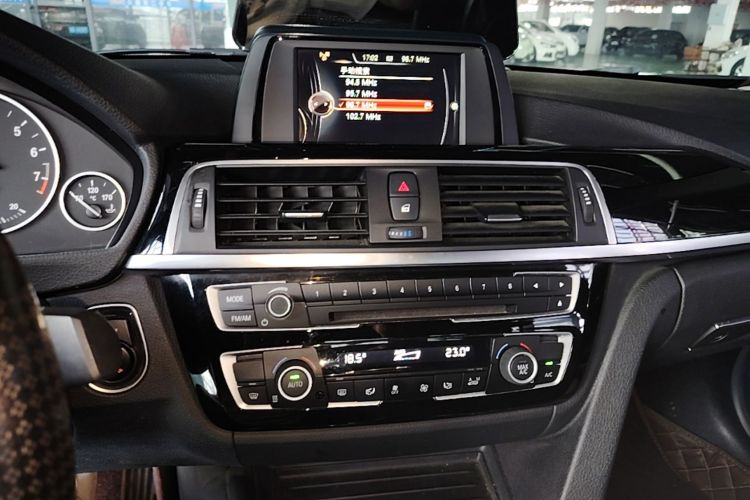 BMW 3 Series 2017 #13 BMW 3 Series 2017 car image #13