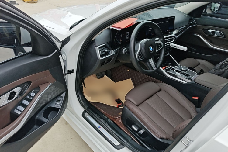 BMW 3 Series 2023 car image #9