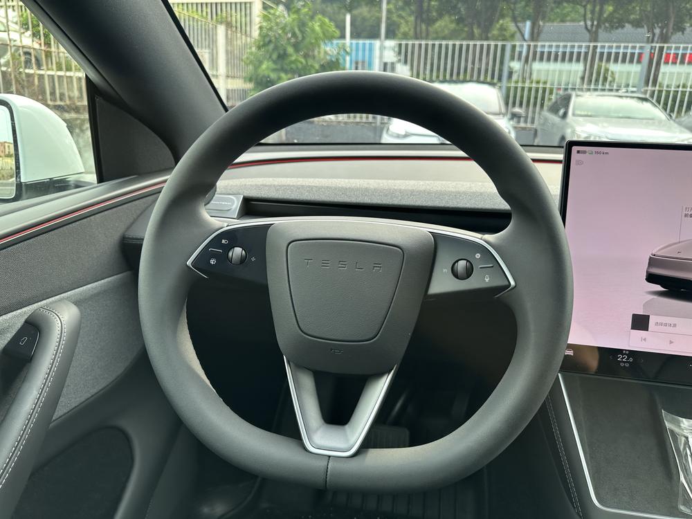 Tesla Model Y 2026 #11 Tesla Model Y 2026 car image #11