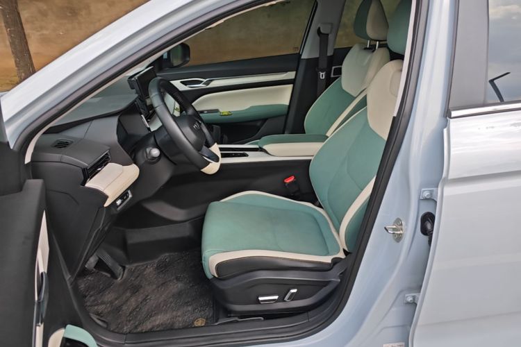 GEELY Emgrand L HiP 2022 car image #15