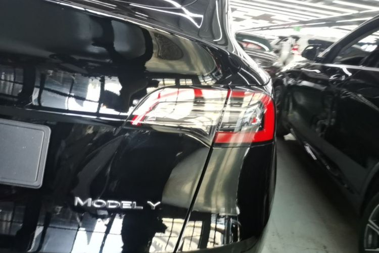 Tesla Model Y 2023 #8 Tesla Model Y 2023 car image #8