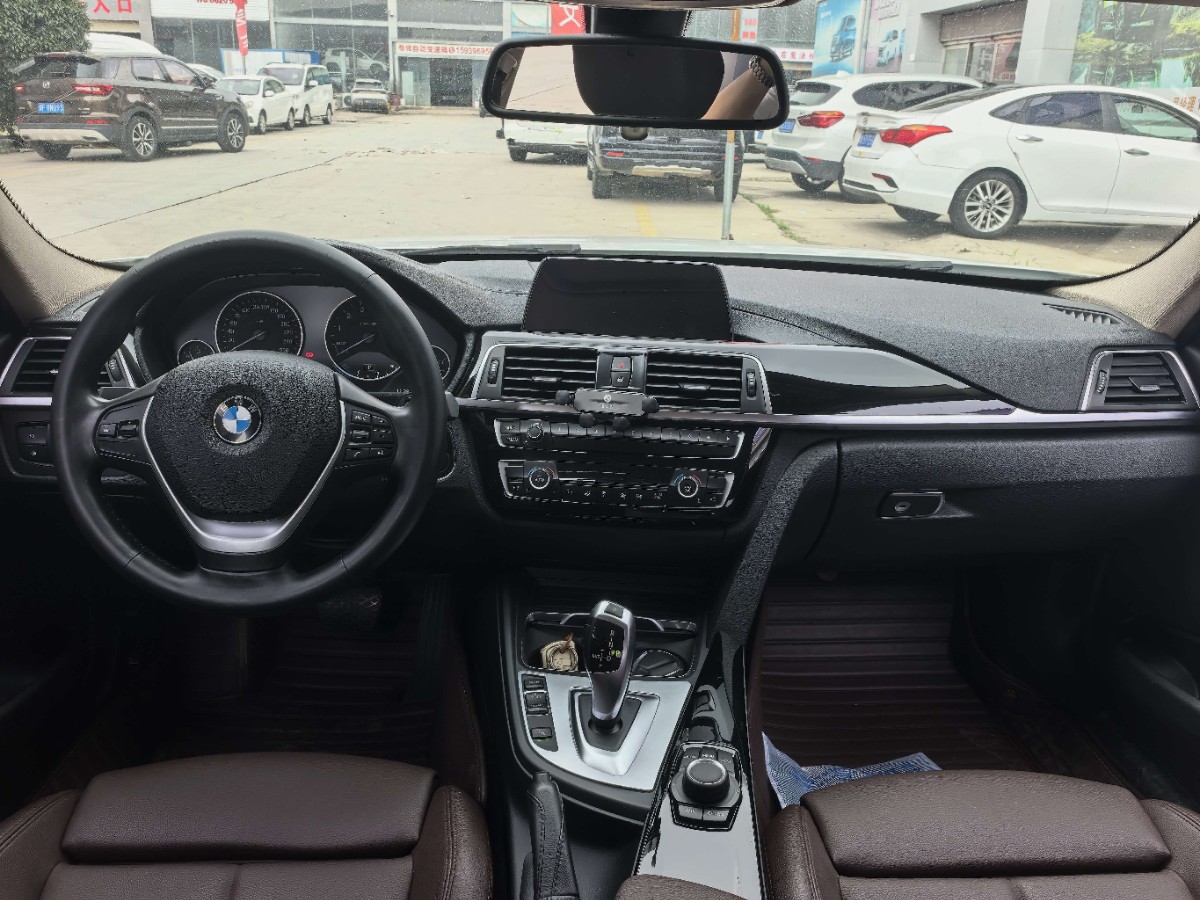 BMW 3 Series 2018 #6 BMW 3 Series 2018 car image #6