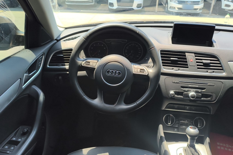 Audi Q3 2019 #11 Audi Q3 2019 car image #11