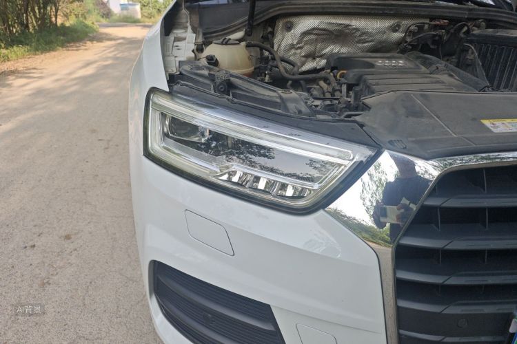 Audi Q3 2018 car image #8